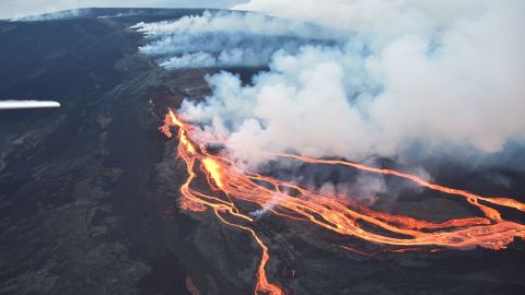 221129155633-08-mauna-loa-eruption-1128-restricted