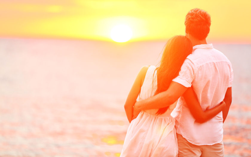 Sunset-romantic-couple-in-an-embrace-love-Wallpaper-HD-840x525